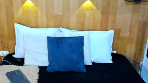 Snapshot of marianaa_aangel chatting on 10/23/25, 07:01 Mariana Angel online show from 10/23/25, 07:01