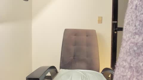 Mariana  online show from 12/15/25, 02:10