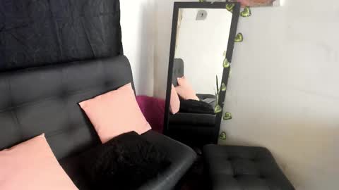 Snapshot of marianagomez__ chatting on 10/03/25, 08:33 Mariana online show from 10/03/25, 08:33