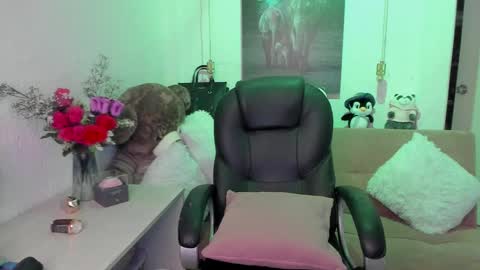 Mariana Lopez online show from 02/23/25, 05:12