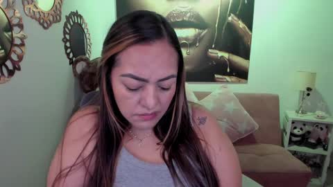 Snapshot of marianalopez81 chatting on 04/25/26, 12:02 Mariana Lopez online show from 04/25/26, 12:02