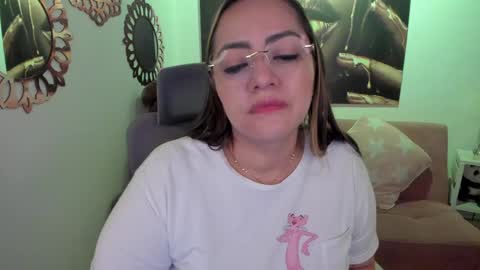 Snapshot of marianalopez81 chatting on 04/28/26, 02:27 Mariana Lopez online show from 04/28/26, 02:27