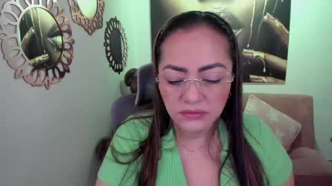 Snapshot of marianalopez81 chatting on 05/02/26, 11:54 Mariana Lopez online show from 05/02/26, 11:54