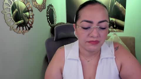 Snapshot of marianalopez81 chatting on 05/06/26, 12:19 Mariana Lopez online show from 05/06/26, 12:19