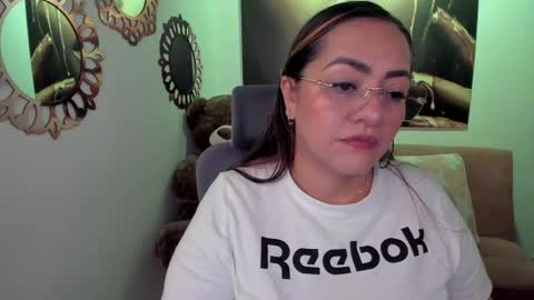 Snapshot of marianalopez81 chatting on 05/09/26, 12:27 Mariana Lopez online show from 05/09/26, 12:27