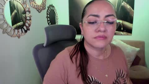 Snapshot of marianalopez81 chatting on 05/18/26, 04:07 Mariana Lopez online show from 05/18/26, 04:07