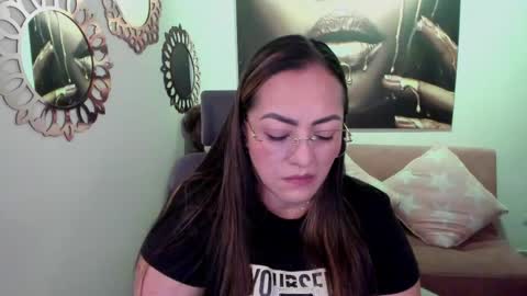 Snapshot of marianalopez81 chatting on 05/20/26, 12:06 Mariana Lopez online show from 05/20/26, 12:06