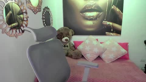 Snapshot of marianalopez81 chatting on 06/06/26, 11:53 Mariana Lopez online show from 06/06/26, 11:53