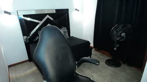 Mariana online show from 06/15/26, 02:03