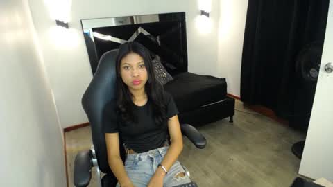 Mariana online show from 07/17/26, 03:57