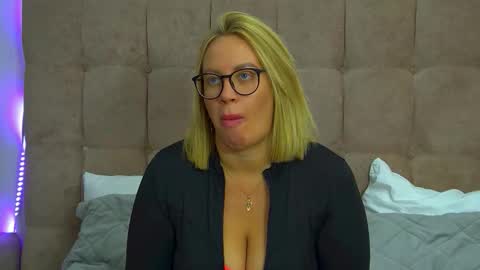 Snapshot of marianeumann chatting on 11/06/25, 07:09 Maria online show from 11/06/25, 07:09