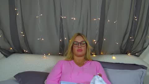 Snapshot of marianeumann chatting on 11/26/25, 11:11 Maria online show from 11/26/25, 11:11