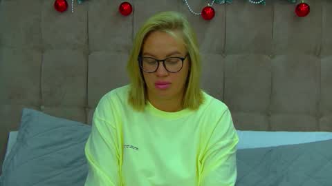 Snapshot of marianeumann chatting on 12/18/25, 06:41 Maria online show from 12/18/25, 06:41