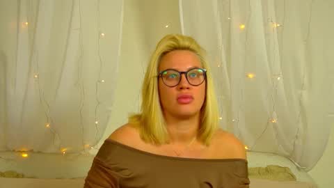 Snapshot of marianeumann chatting on 02/08/26, 06:11 Maria online show from 02/08/26, 06:11