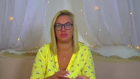 Snapshot of marianeumann chatting on 03/15/26, 06:25 Maria online show from 03/15/26, 06:25