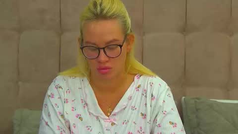 Snapshot of marianeumann chatting on 03/16/26, 06:23 Maria online show from 03/16/26, 06:23