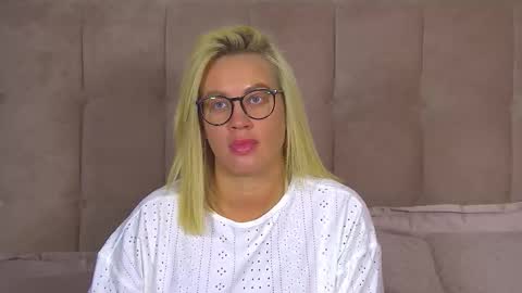 Snapshot of marianeumann chatting on 03/21/26, 07:06 Maria online show from 03/21/26, 07:06