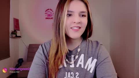 mariangeel_ online show from 10/16/25, 10:33