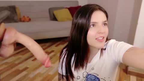 mariangeel_ online show from 06/11/26, 03:15
