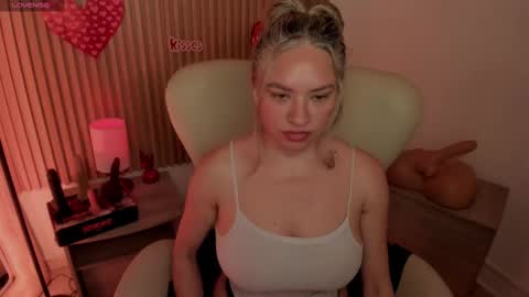 Marian Love  online show from 02/16/25, 05:04