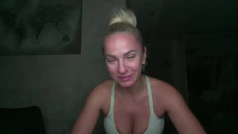 marianna1977 online show from 10/23/25, 07:01