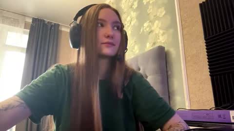 Snapshot of mariannekeetan chatting on 11/29/25, 09:23 Aria online show from 11/29/25, 09:23