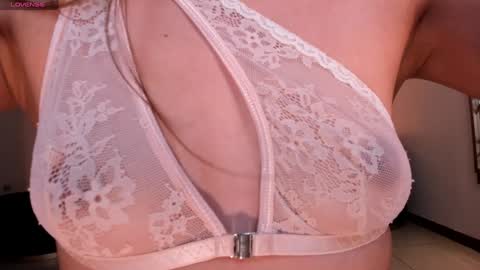 Snapshot of mariannelane1 chatting on 12/04/24, 12:41 Marianne  online show from 12/04/24, 12:41