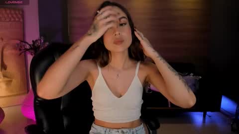 Snapshot of mariannelane1 chatting on 11/21/25, 09:24 Marianne online show from 11/21/25, 09:24