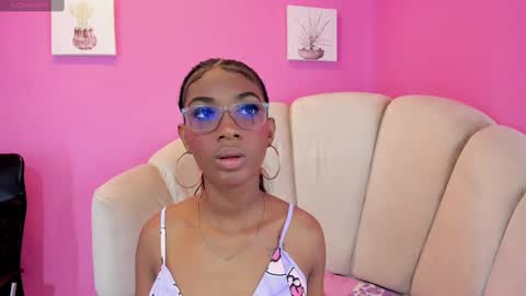 Snapshot of marianrosse chatting on 09/20/25, 03:51 marianrosse online show from 09/20/25, 03:51