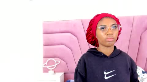 Snapshot of marianrosse chatting on 10/12/25, 07:35 marianrosse online show from 10/12/25, 07:35