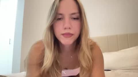 Snapshot of mariareev chatting on 09/19/25, 10:43 mariareev online show from 09/19/25, 10:43