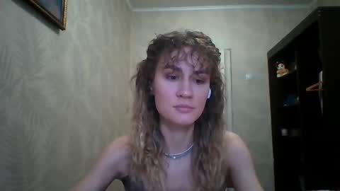 Snapshot of maribethgawrych chatting on 03/14/26, 02:33 Elianor online show from 03/14/26, 02:33