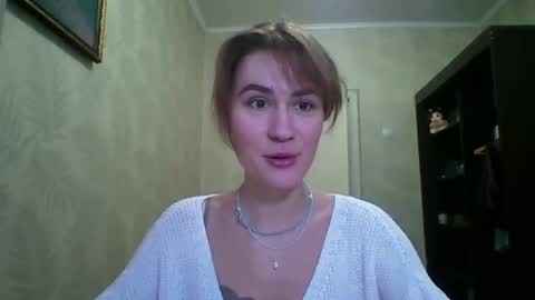 Snapshot of maribethgawrych chatting on 03/24/26, 01:49 Elianor online show from 03/24/26, 01:49