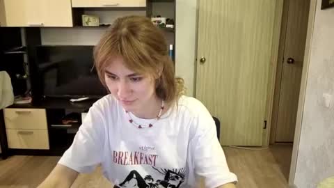 Snapshot of maribethgawrych chatting on 04/05/26, 03:31 Elianor online show from 04/05/26, 03:31