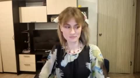 Snapshot of maribethgawrych chatting on 04/11/26, 04:22 Elianor online show from 04/11/26, 04:22