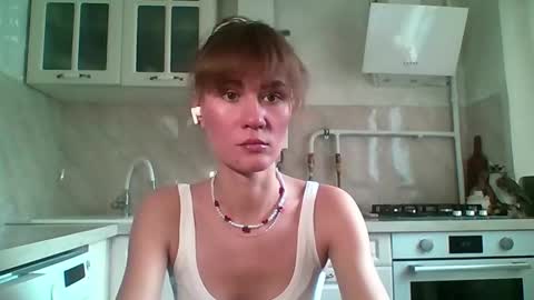Snapshot of maribethgawrych chatting on 04/14/26, 09:26 Elianor online show from 04/14/26, 09:26
