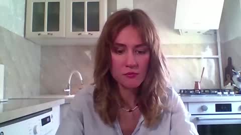 Snapshot of maribethgawrych chatting on 04/17/26, 09:12 Elianor online show from 04/17/26, 09:12