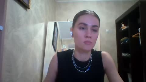 Snapshot of maribethgawrych chatting on 04/26/26, 07:33 Elianor online show from 04/26/26, 07:33