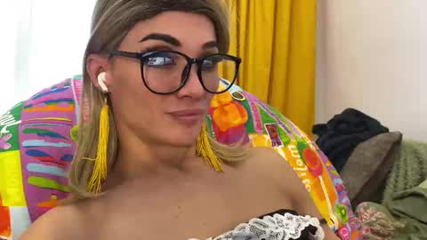 Snapshot of maridekoks chatting on 11/18/25, 12:42 Mari online show from 11/18/25, 12:42