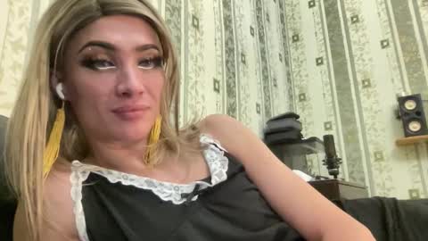 Snapshot of maridekoks chatting on 12/17/25, 12:11 Mari online show from 12/17/25, 12:11