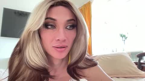 Mari online show from 03/26/26, 11:27