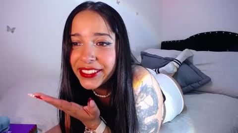 Snapshot of marie_daved chatting on 12/29/24, 06:03 Nicolle online show from 12/29/24, 06:03