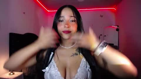 Snapshot of marie_daved chatting on 01/25/25, 05:18 Nicolle online show from 01/25/25, 05:18