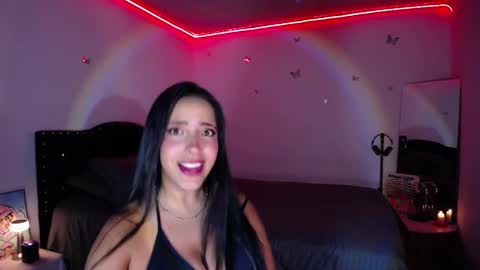 Snapshot of marie_daved chatting on 03/09/25, 12:21 Nicolle online show from 03/09/25, 12:21