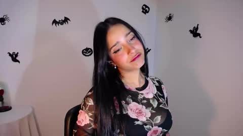 Snapshot of marie_daved chatting on 10/30/25, 01:29 Nicolle online show from 10/30/25, 01:29