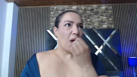 Snapshot of marie_hss chatting on 11/18/25, 07:40 marie_hss online show from 11/18/25, 07:40