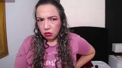 Snapshot of marie_hss chatting on 11/20/25, 04:29 marie_hss online show from 11/20/25, 04:29