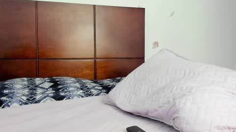 Snapshot of marie_pourtoi chatting on 11/15/25, 12:52 700 pm Washington time online show from 11/15/25, 12:52