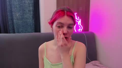 Snapshot of marie_reyess chatting on 04/17/26, 03:20 Marie 3 online show from 04/17/26, 03:20