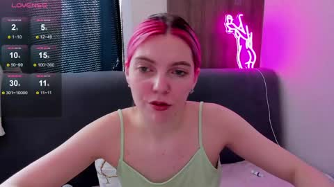 Snapshot of marie_reyess chatting on 04/23/26, 04:14 Marie 3 online show from 04/23/26, 04:14